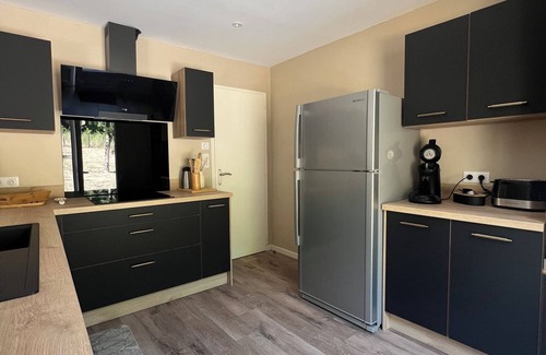 Mescoules Casa | Renovated country house close to amenities. Pets welcome.