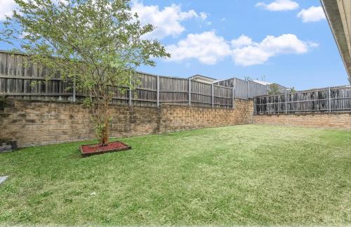 Glenmore Park Casa | Renovated Cozy Family house - Wi-Fi, Parking