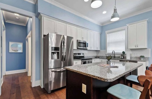 Eastside Casa | Renovated Dog Friendly Duplex Near Food & Fun! Fully Fenced Yard and Private Par