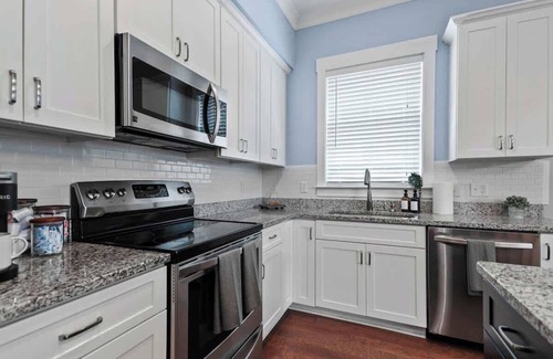 Eastside Casa | Renovated Dog Friendly Duplex Near Food & Fun! Fully Fenced Yard and Private Par