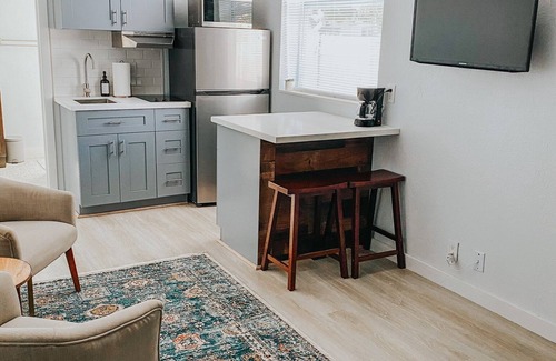 Highland Garden Apartamento | Renovated Downtown Hollywood Efficiency/1 Bath