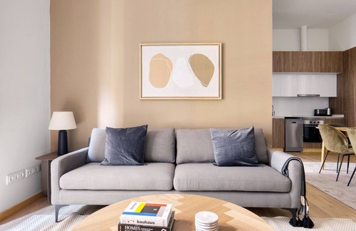 El Born Apartamento | Renovated El Born 2BR nr Port Vell, by Blueground