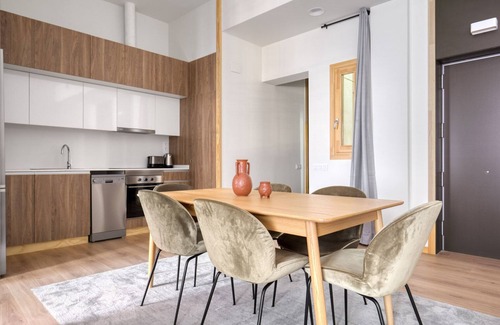 El Born Apartamento | Renovated El Born 2BR nr Port Vell, by Blueground