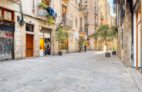 El Born Apartamento | Renovated El Born 2BR nr Port Vell, by Blueground