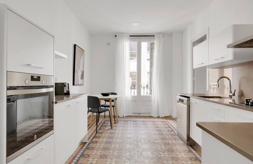 Sant Pere Apartamento | Renovated El Born 3BR, by Blueground