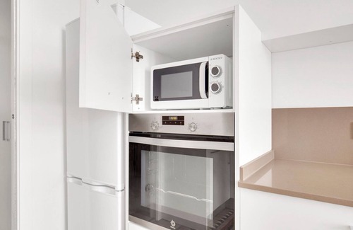 Sant Pere Apartamento | Renovated El Born 3BR, by Blueground