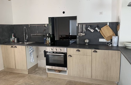 Toulon Casa | Renovated family home 20 minutes from the sea, ideal for families