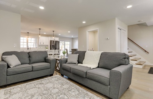 Riverside Casa | Renovated Family Home on Providence River!