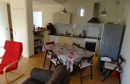 La Bazoge Cabaña | Casa rural renovada con terraza, cerca de Le Mans, 4 hab, ideal para 8 personas
