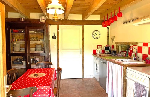 Beaune-d'Allier Cabaña | Granja renovada en el campo Bourbonnais con jardín, chimenea y WiFi - acepta mascotas