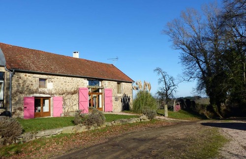Beaune-d'Allier Cabaña | Granja renovada en el campo Bourbonnais con jardín, chimenea y WiFi - acepta mascotas