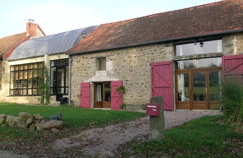 Beaune-d'Allier Cabaña | Granja renovada en el campo Bourbonnais con jardín, chimenea y WiFi - acepta mascotas