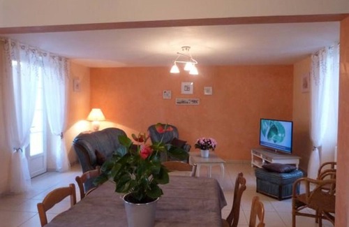 Vallon-sur-Gee Cabaña | Casa renovada con terraza, internet y garaje cerca de Vallon-sur-Gée