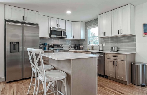 Overland Park Casa | Renovated Farmhouse New Listing