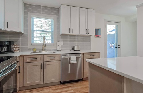 Overland Park Casa | Renovated Farmhouse New Listing