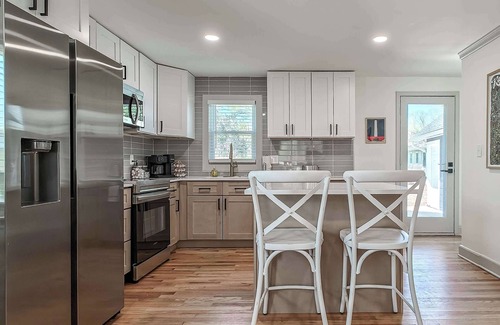 Overland Park Casa | Renovated Farmhouse New Listing