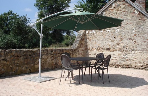 Deux-Chaises Cabaña | Casa de campo renovada, chimenea, estanque privado, jardín, aparcamiento, internet
