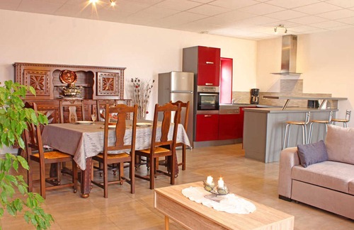 Cressanges Cabaña | Casa de Campo Reformada con SPA, Sala de Juegos y Actividades para Niños