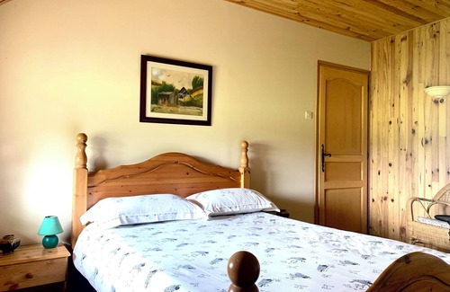 Viersat Otro | Cortijo en aldea rural. Entorno muy tranquilo con jardín trasero privado.