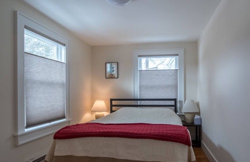 Hamilton Casa | Granja renovada, ubicación Prime Village