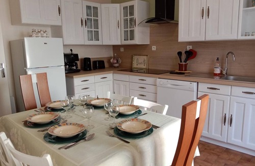 Bellerive-sur-Allier Cabaña | Casa renovada con jardín, cerca de Vichy y balnearios