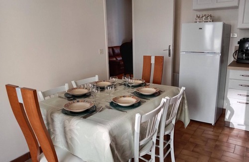 Bellerive-sur-Allier Cabaña | Casa renovada con jardín, cerca de Vichy y balnearios