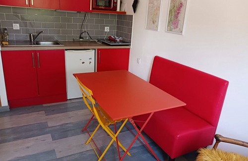 Cormoranche-sur-Saone Apartamento | Estudio renovado entre Mâconnais y Beaujolais.