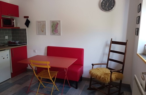 Cormoranche-sur-Saone Apartamento | Estudio renovado entre Mâconnais y Beaujolais.