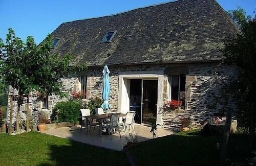 Saint-Hilaire-Peyroux Casa | Del 18 casa renovada en pueblo tranquilo para el descanso y la relajación