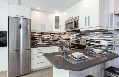 Whistler Creekside Casa | Renovated fully in 2020. Perched high up in Gondola Village. Free parking, walk to lifts