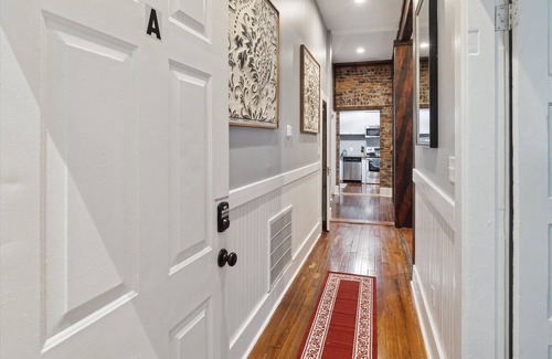 Dixon Park Casa | Renovated Georgian Manor w/ Parking Near Forsyth Park by Lucky Savannah