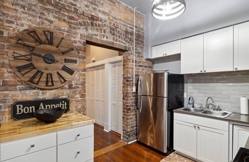 Dixon Park Casa | Renovated Georgian Manor w/ Parking Near Forsyth Park by Lucky Savannah