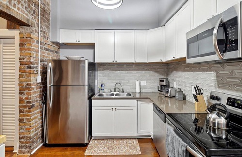 Dixon Park Casa | Renovated Georgian Manor w/ Parking Near Forsyth Park by Lucky Savannah