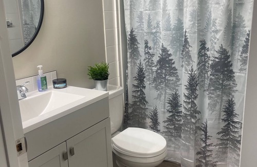Cochrane Casa | Renovated Half-duplex w/private space, right in town, 1hr to the Rocky Mountains