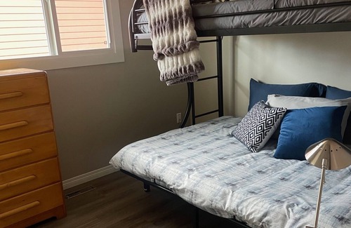 Cochrane Casa | Renovated Half-duplex w/private space, right in town, 1hr to the Rocky Mountains