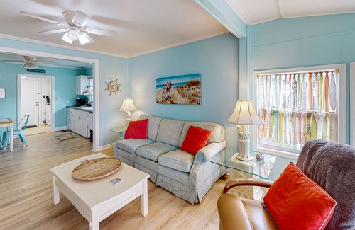 St. James Cabaña | Renovated historic charmer close to the water with W/D & central AC