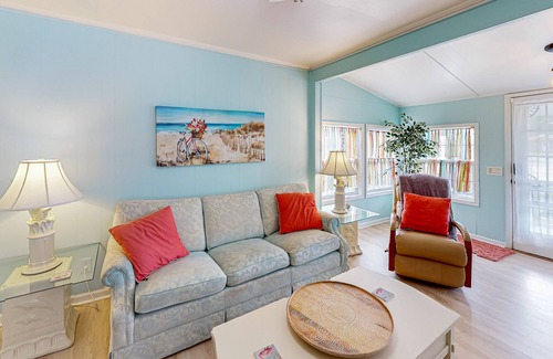 St. James Cabaña | Renovated historic charmer close to the water with W/D & central AC