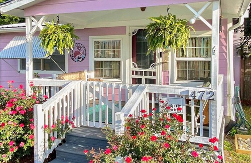 St. James Cabaña | Renovated historic charmer close to the water with W/D & central AC