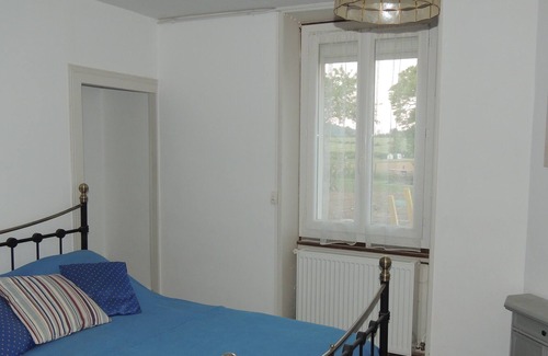 Commarin Apartamento | renovated historic house with inner lake and castle nearby