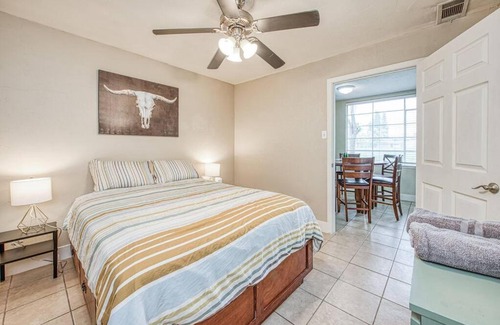 Raisin Apartamento | Renovated home minutes from Fresno State/Airport