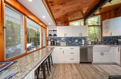 Meredith Cabaña | Renovated Home Walk to Beach on Lake Winnipesaukee