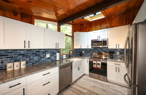 Meredith Cabaña | Renovated Home Walk to Beach on Lake Winnipesaukee