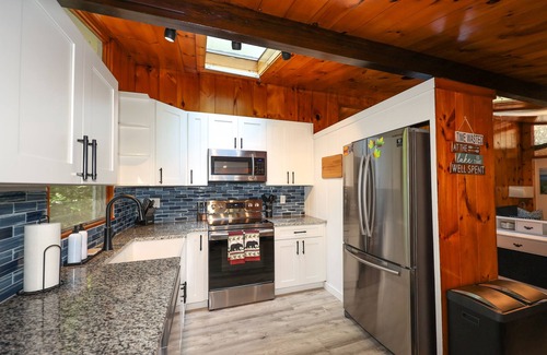 Meredith Cabaña | Renovated Home Walk to Beach on Lake Winnipesaukee