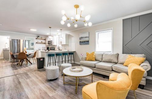 East Durham Casa | Renovated house close to Dtown Durham w king bed
