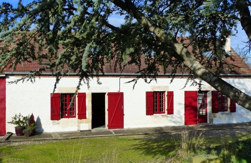 Franchesse Cabaña | Casa renovada en Franchesse con gran jardín y se permiten mascotas