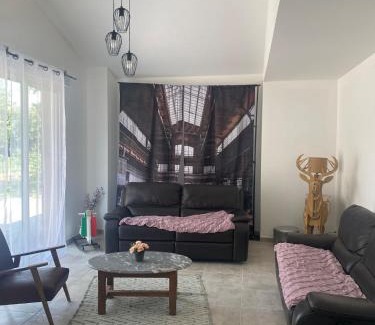 Arthes Apartamento | Renovated house l Garden l Private parking