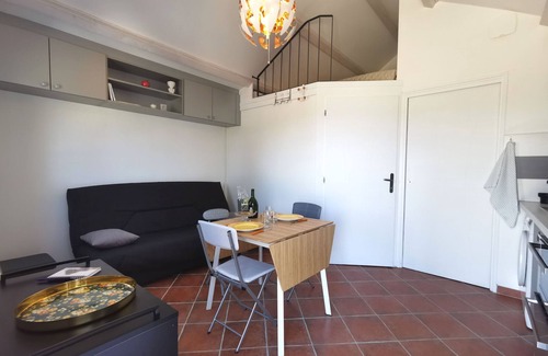 Polignac Cabaña | Casa renovada con gran jardín en Polignac