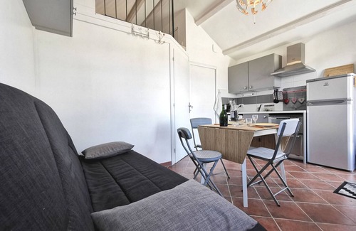Polignac Cabaña | Casa renovada con gran jardín en Polignac