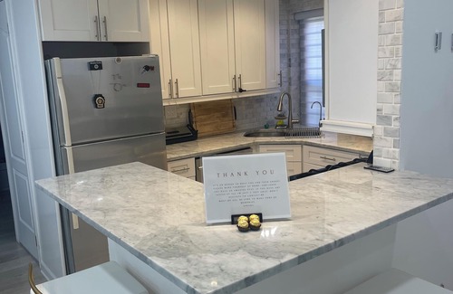 Queens Condominio | Renovated-Jacuzzi Tub Home NYC/LGA/JFK Washer/Dryer