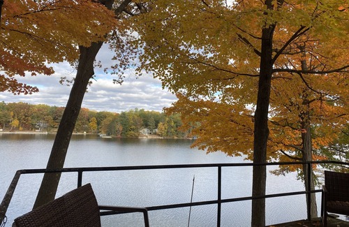 Farwell Cabina | Renovated lake cabin w/ raised deck & screened in porch, close to town & skiing!